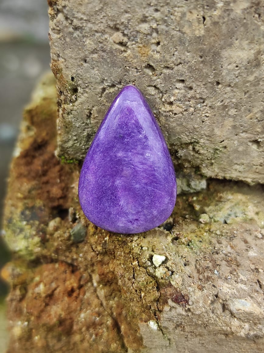 DzoelStone's tweet photo. Cabs charoite , is anyone interested? https://t.co/FBBOEBBi7t