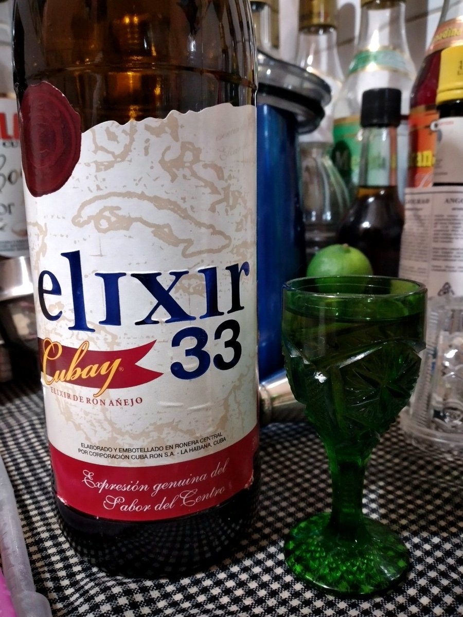 machadogaliana's tweet photo. Hoy bebemos «Elixir 33» de Cubay, en copita verde. 😅 Toda una delicia! 😋 #RonCubano #BartenderLife #RonCubay #Elixir33 #RonLigeroDeCuba https://t.co/yeSgEU09mK