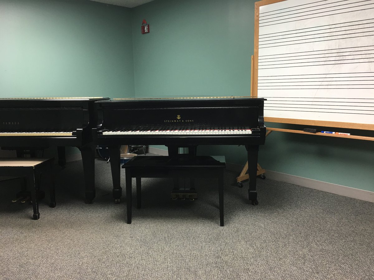 Have been looking for the reliable student/family to study music and the instrument (piano/keyboard) at Metropolis on Wednesdays at 4:45 pm (a traditional 45 minutes lessons). 
#pianolessonswithjanna #pianolessonsatmetropolis #musicfamilylovers