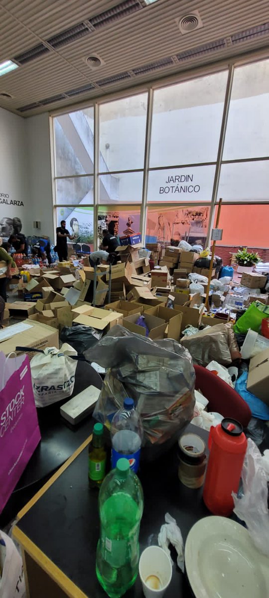 carolina_moine's tweet photo. Esto es tan sólo una parte de las donaciones que la gente acercó el fin de semana a la Casa de Corrientes. Gracias a los que colaboraron, y muy especialmente a Alfredo Casero por esta iniciativa, por su trabajo desinteresado y, sobre todo, por su tiempo.

#ArgentinaConCorrientes https://t.co/oQNIC8bPLj