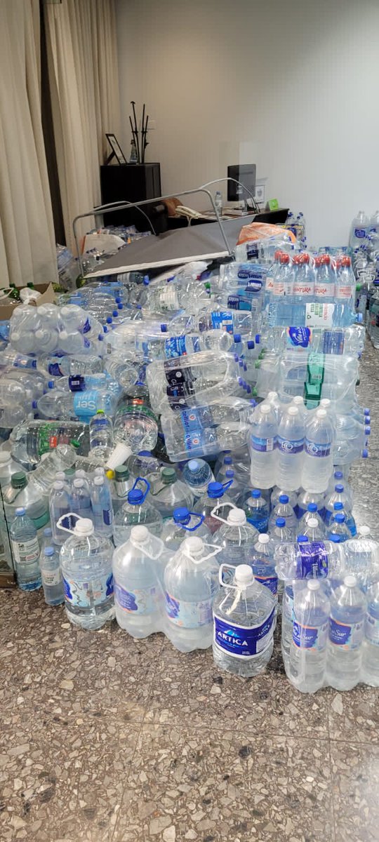 carolina_moine's tweet photo. Esto es tan sólo una parte de las donaciones que la gente acercó el fin de semana a la Casa de Corrientes. Gracias a los que colaboraron, y muy especialmente a Alfredo Casero por esta iniciativa, por su trabajo desinteresado y, sobre todo, por su tiempo.

#ArgentinaConCorrientes https://t.co/oQNIC8bPLj