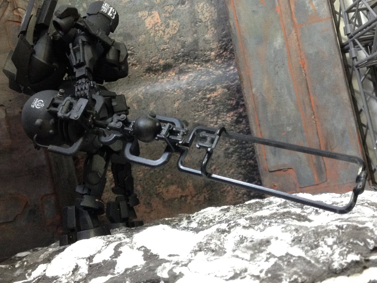 Syu1syu1Syu1's tweet photo. #武装の設定を語り合おうじゃないか

【試作NO.85プラズマ広域破壊兵器】
流電性ナノマシーンミストにより帯電空間を形成高圧プラズマ放射器で焼き尽くす殺戮マシン。実射試験中漏れたミストに引火事故を起こし以後プロジェクトは凍結。
 
コンペ　#ABZCOM5 より https://t.co/zXznwTrNIl