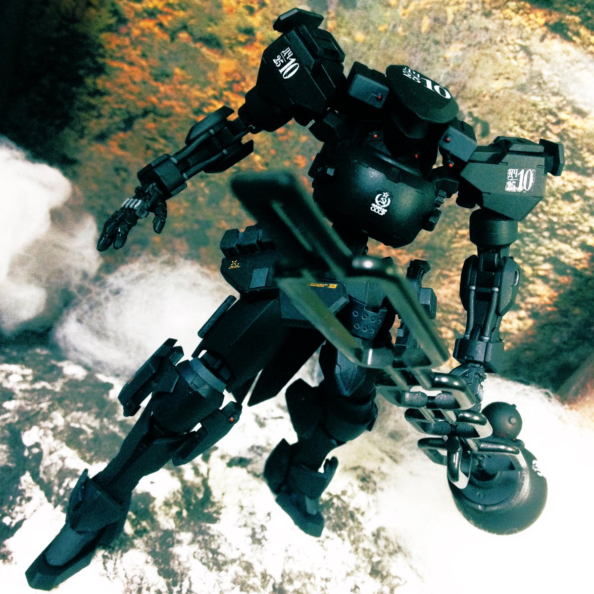 Syu1syu1Syu1's tweet photo. #武装の設定を語り合おうじゃないか

【試作NO.85プラズマ広域破壊兵器】
流電性ナノマシーンミストにより帯電空間を形成高圧プラズマ放射器で焼き尽くす殺戮マシン。実射試験中漏れたミストに引火事故を起こし以後プロジェクトは凍結。
 
コンペ　#ABZCOM5 より https://t.co/zXznwTrNIl