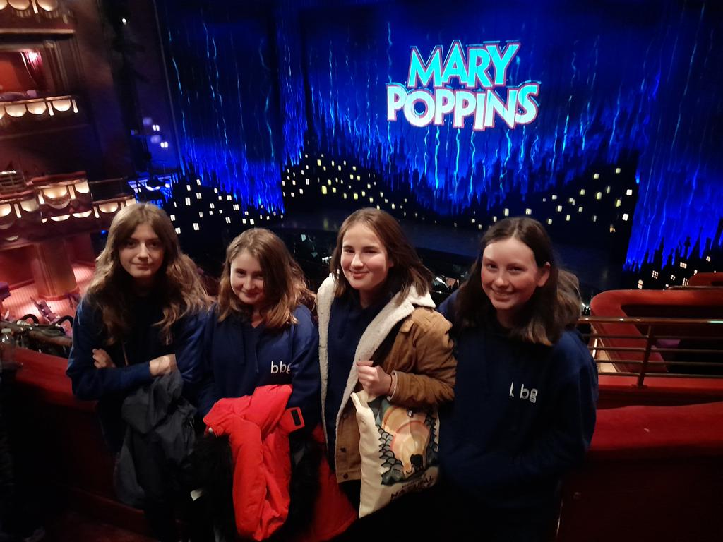 MrsSullivanBBG1's tweet photo. Such a lovey evening with Year 9 well done your behaviour and attitude is fantastic I'm really proud of you all. Enjoy the rest of your trip @BBGAcademy https://t.co/wWsYvsrIU4