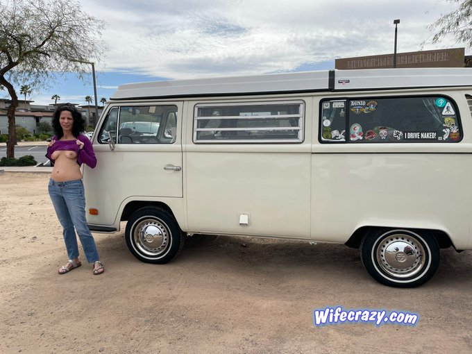 Pizza  date 🍕 today in my 1971 VW bus #wifecrazy #vwbus https://t.co/jogJtKLcPg<a href="/tag/wifecrazy"class="tags">#wifecrazy</a><a href="/tag/vwbus"class="tags">#vwbus</a>