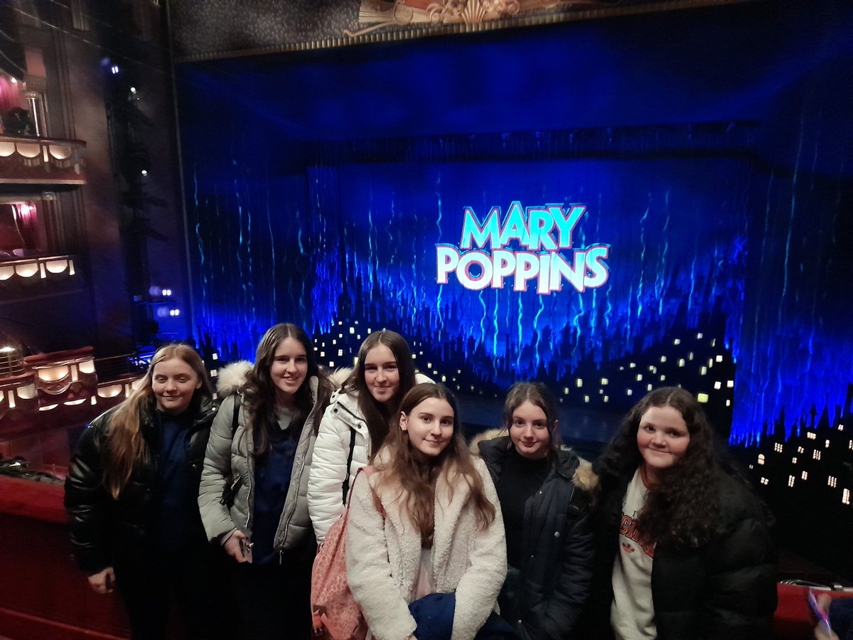 MrsSullivanBBG1's tweet photo. Such a lovey evening with Year 9 well done your behaviour and attitude is fantastic I'm really proud of you all. Enjoy the rest of your trip @BBGAcademy https://t.co/wWsYvsrIU4