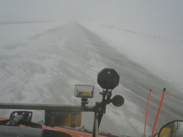 Due to snow and high winds, I-29 will be closed both northbound and southbound from the city of Watertown to the North Dakota border beginning at 6 p.m. 

If you must travel, use the SD511 mobile app or sd511.org to check road conditions in your area.

#SDDOT #SD511