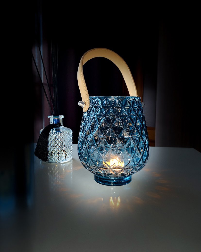 luciscandle's tweet photo. #Candela profumata al melograno nero.

Goditi i profumi ricchi, caldi e rilassanti di patchouli, legno di cedro e melograno nella nostra famosa fragranza al melograno nero. Ricorda un opulento giardino marocchino, perfetto tutto l'anno dall'estate all'inverno. https://t.co/riGSgkoyLb