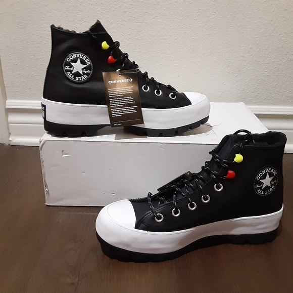 cexley425's tweet photo. So good I had to share! Check out all the items I'm loving on @Poshmarkapp from @ThePeoplesBout1 @Krazy8_Tuco #poshmark #fashion #style #shopmycloset #threshold #converse #michaelkors: https://t.co/aclkmv1u7B https://t.co/3YcGLT974P