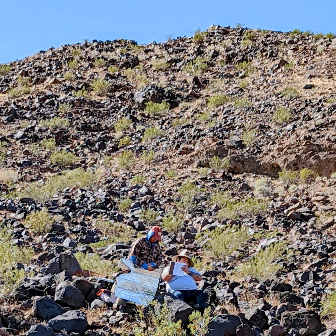 The Lower Gila River Ethnographic & Archaeological Project is back in the field recording petroglyphs! Aaron Wright, Zion White, & Charles Arrow put a lot of love into their work together. 📷 Kristen King #RespectGreatBend #GreatBendoftheGila ow.ly/kB8N50I0Fi2