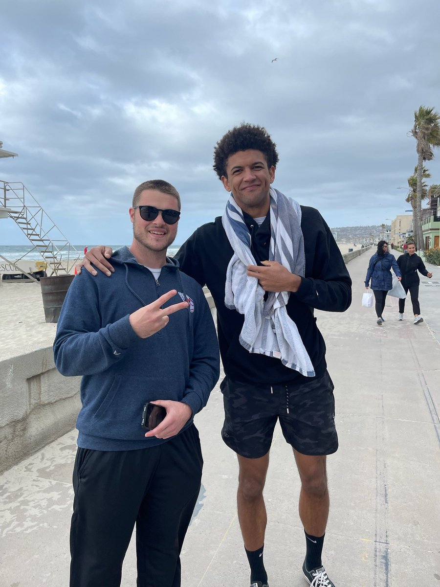 DylanTroyer's tweet photo. S/o to @MatisseThybulle for the pic!!! Super nice dude https://t.co/aXJKcD9dWS