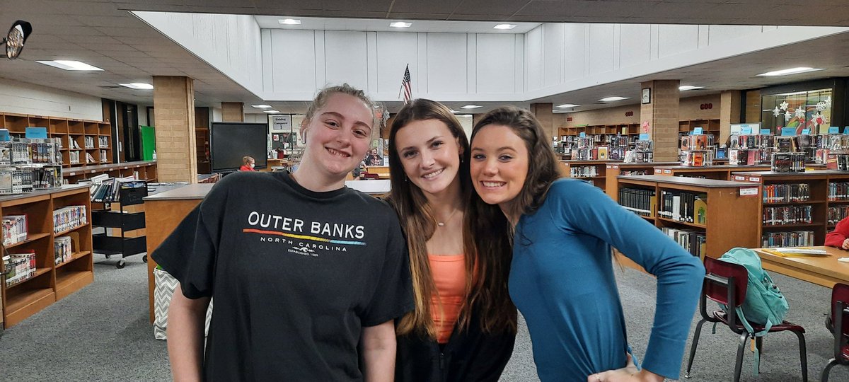 rvabmdavis's tweet photo. Look who broke out from Mrs. Sakunthar's Algebra 2 class! @godwin_library @Godwin_students @suzannestockman @hcpslib https://t.co/5bN22Rsr6A