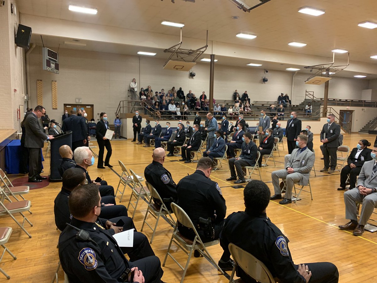 IMPDnews's tweet photo. Today we are proud of the Men and Women that have accepted that challenge to be that change. That change that continues to make Indianapolis the place where people want to live , work and play. Let’s wish them luck as they begin their training! #JoinIMPD #NowHiring https://t.co/LMHdImyxl3