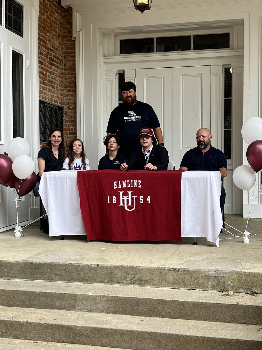 noah2breaux's tweet photo. Officially official ‼️@coachmwood2 @bobbywhiteT @HamlineFootball #PiperExpre22 https://t.co/lG8pUCiXda