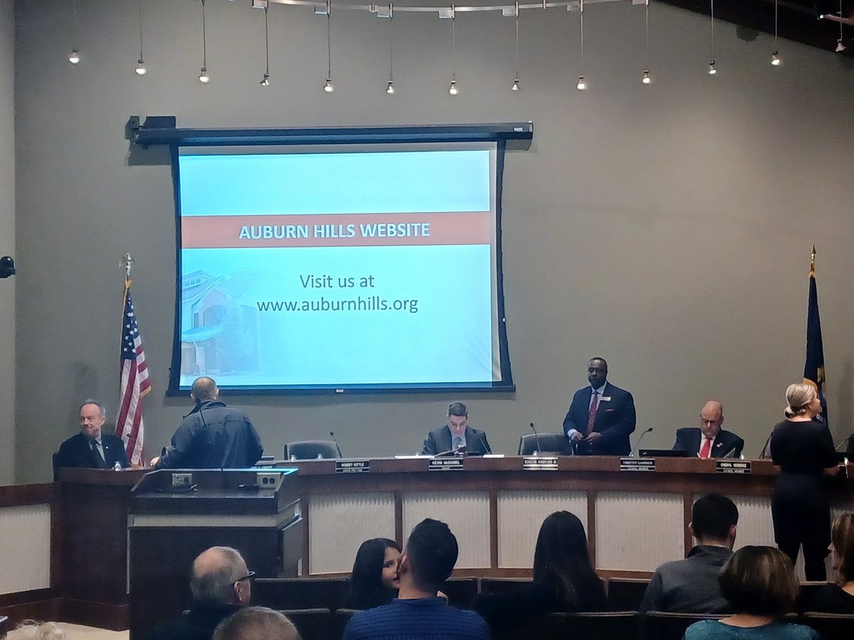 RochesterRiders's tweet photo. Room is packed... with guests for a police/fire chief swearing-in. WE NEED YOU, TRANSIT SUPPORTERS!!!!
#StaySMART #SupportDetroitTransit #KeepSMARTRolling https://t.co/9leEUCjsXJ