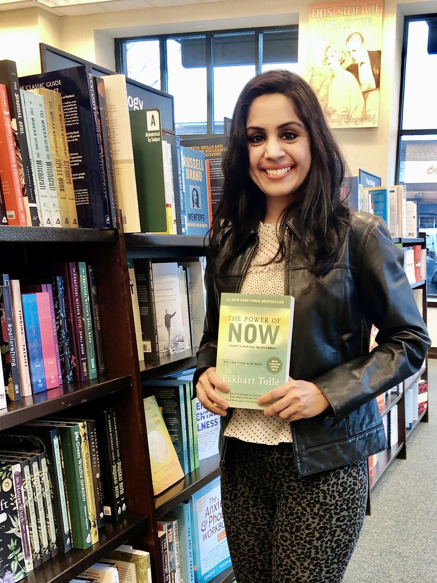 _MandeepKaur's tweet photo. So excited to finally get my hands on this wonderful book ‘The Power Of Now’ that I ended up taking it home. 🔥 Thank you @EckhartTolle, live long and keep writing.
#Reading #ThePowerOfNow #EckhartTolle #Presence #Moment #Enlightenment #Consciousness #PrimaryFocus @BNBuzz https://t.co/zK8aQTghQd