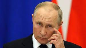 atilioboron's tweet photo. La derecha mundial condena el reconocimiento de Donetsk/Luhansk por parte de Rusia. Pero calló cuando EEUU bombardeó y destruyó Yugoslavia y creó y reconoció a 7 nuevos estados; o cuando Trump designó a Guaidó presidente encargado de Venezuela. ¡La doble moral sin filtro! https://t.co/gMxCtGoRzv