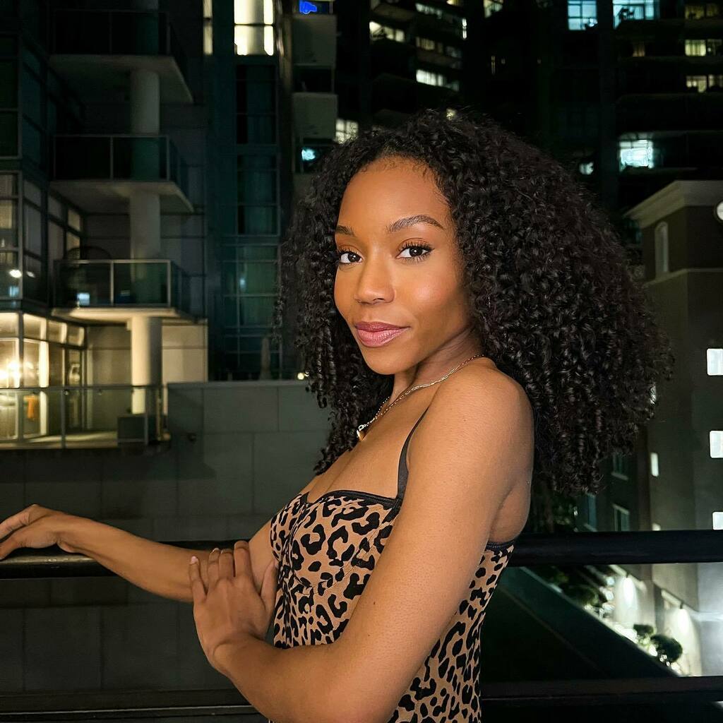 It’s been a while since I’ve said this but… NEW YOUTUBE VIDEO! I’m giving y’all the real inside scoop about THAT video 👀 and an update on my self-love journey/mental health diagnosis! Click the link in my bio to watch 🥰 instagr.am/p/CaQcTS2vMsh/