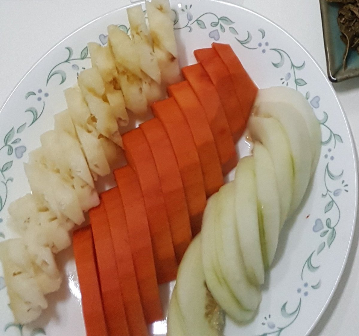 가운데 파파야가 눈길을 끄네요~~^^
#돌나라 오아시스 농장