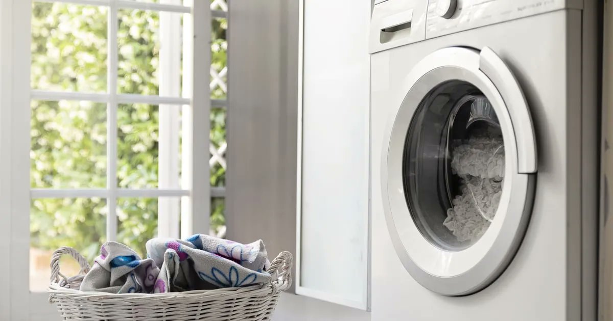 PernetFHS's tweet photo. Cleaning your clothes dryer isn’t on the top of most people’s to do list, but a lint-y or dusty dryer can be a tremendous fire hasardine your home. Here’s how to take care your dryer and protect your home:
https://t.co/vo3nXKoFxM https://t.co/qExWepVV9L