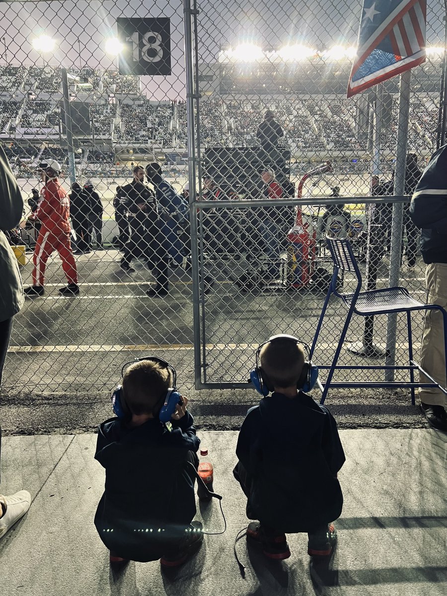 rallyforvalor's tweet photo. We love @NASCAR. #Beef300 @NASCAR_Xfinity @DAYTONA @TommyJoeMartins @rajahcaruth_ @SageKaram @KazGrala @ryanellisracing @TeamAlphaPrime https://t.co/Cc41SKArlT