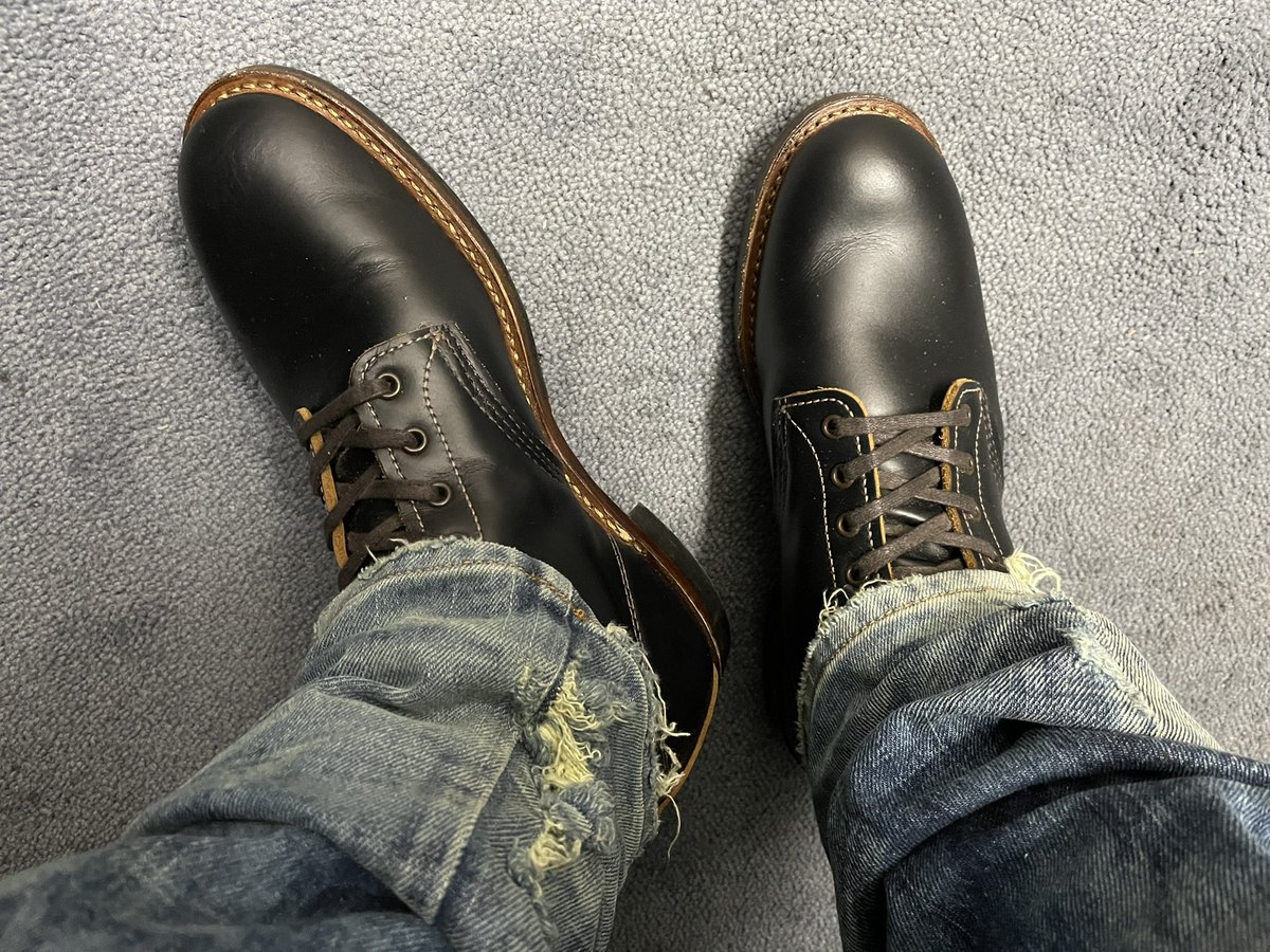 htsuno's tweet photo. 茶芯続きにしようと思いフラットボックス。
僕の足が小さいせいもあり、セミドレスより面構えがシュッとしてる感じがする。
#redwing
#beckmanflatbox
#レッドウィング
#ベックマンフラットボックス
#diesel
#dkras https://t.co/1AVhkxBGrU