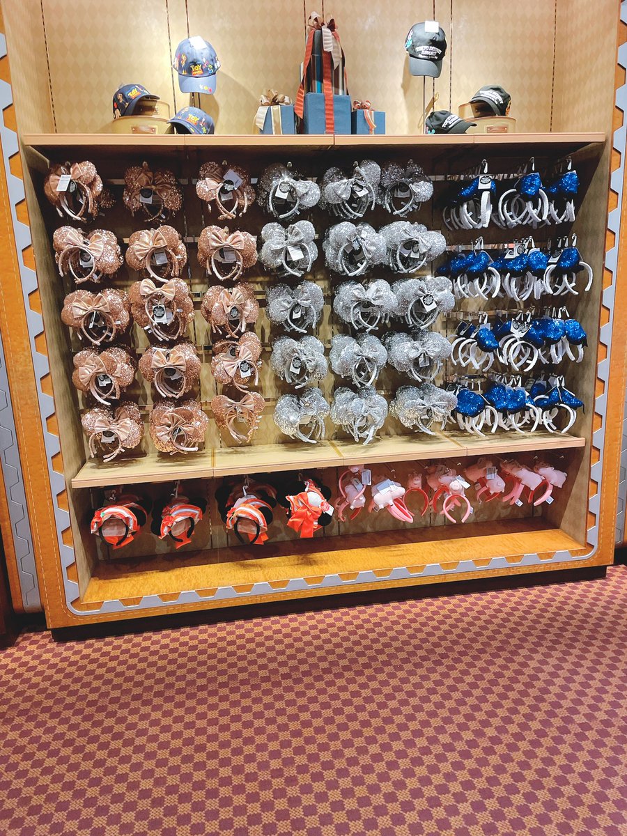 EP25255572's tweet photo. 現在のボンボのカチューシャ状況です
#TDR_now https://t.co/kGQy7EiRGt