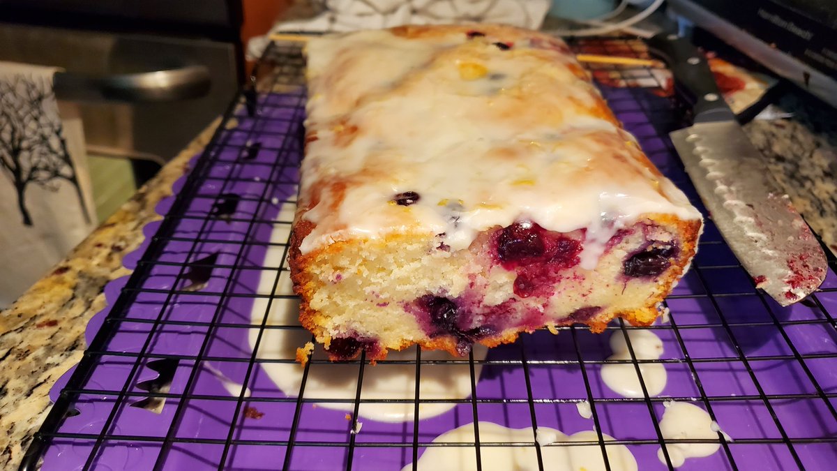 Real proud of how these turned out
1: Chocolate Banana Peanut Butter loaf
2: Blueberry Lemon loaf w/ Lemon icing