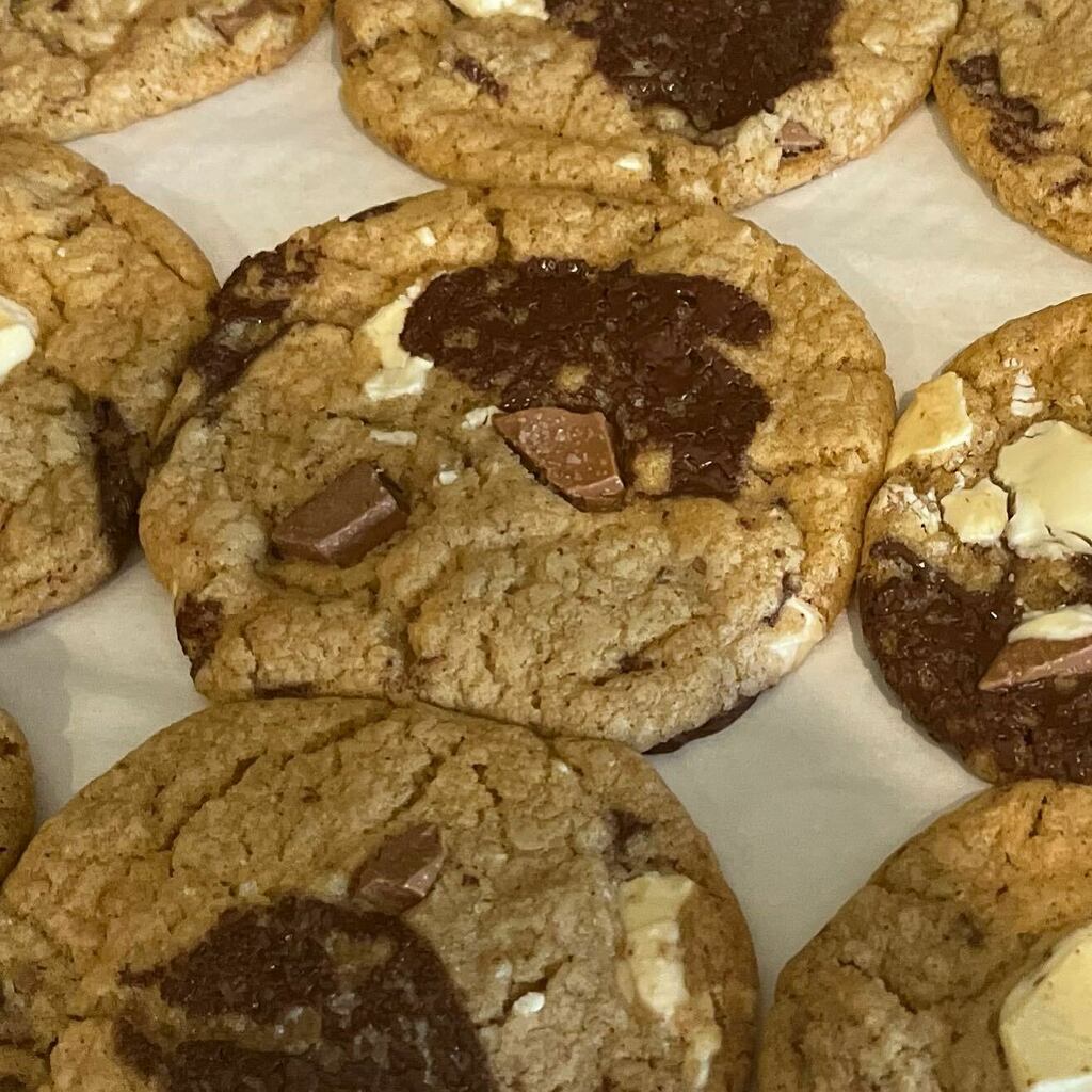 evilrobot's tweet image. Made some brown butter chopped chocolate chip cookies today. They were pretty chocolatey! instagr.am/p/CaQiQJsPvMD/