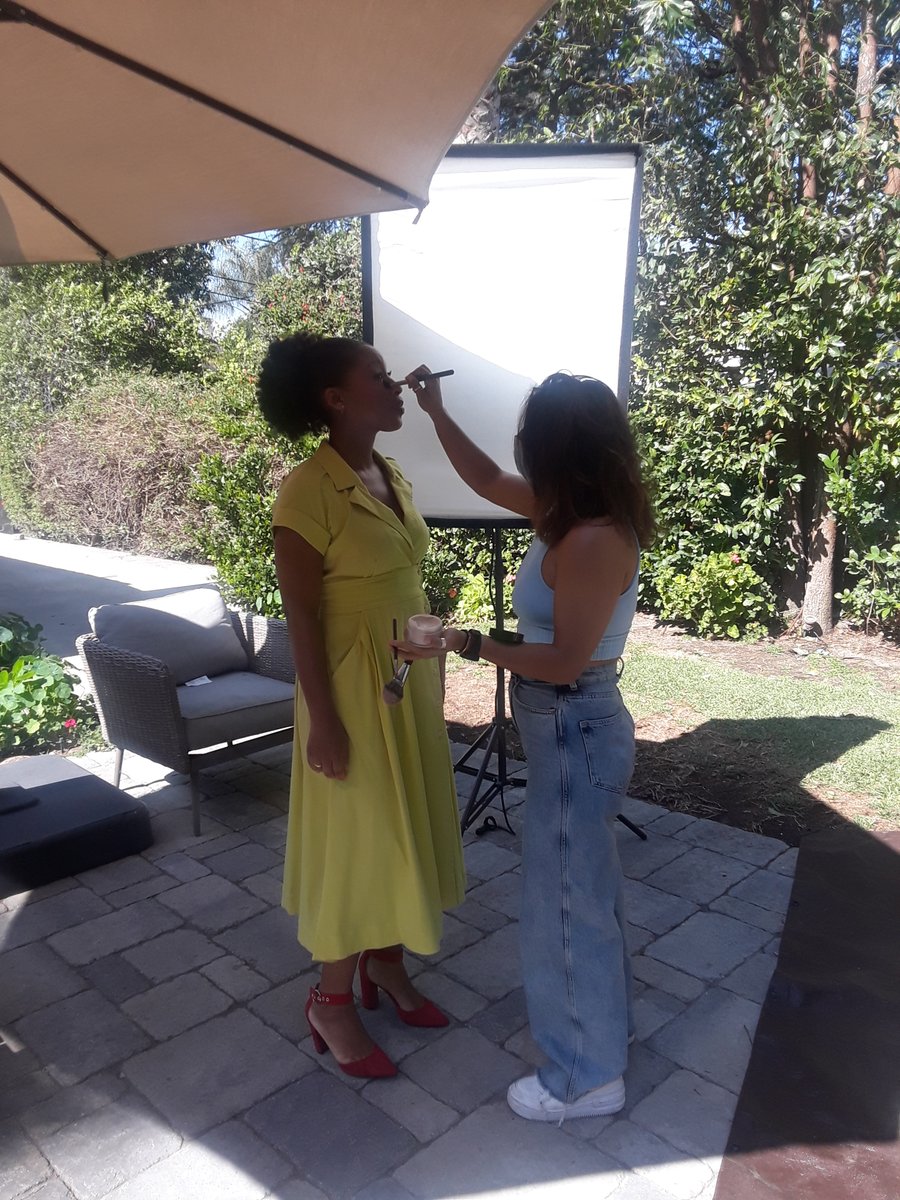 DebMellman's tweet photo. My beautiful and talented client @amberfriendly getting ready for her SAG portrait. She is nominated for
@SAGawards for Outstanding Performance by an Ensemble in a Drama Series for "The Morning Show."
Makeup by Isabel Chirinos
💯#PRpotential #sagawards #actors #actorslife🎬 https://t.co/w2uZmQwmD7