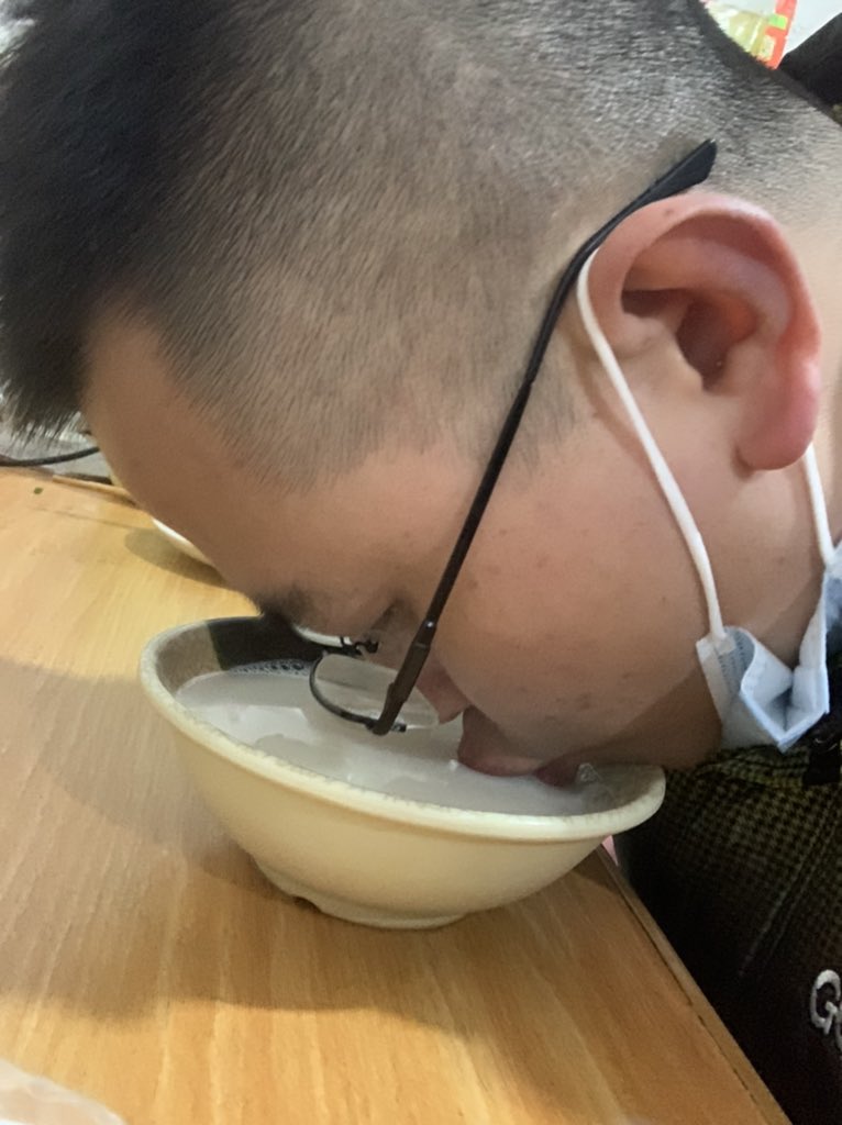 JamesCageWhite's tweet photo. Check out my breakfast: noodles. Very yummy very delicious I like it. I’m also drinking milk as reward https://t.co/7RZx3nWyMx