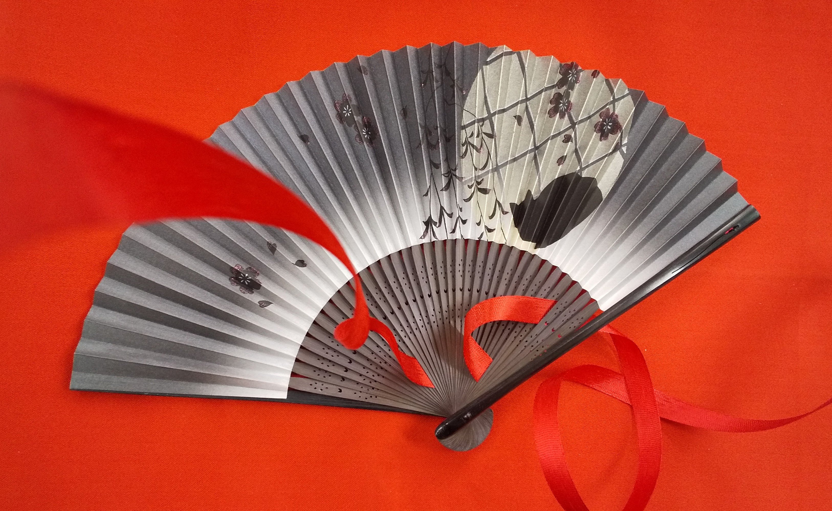 白竹堂　ウルトラマン扇子 隠された“ウルトラ”モチーフ。開きたくなる上質な扇子がA MAN of