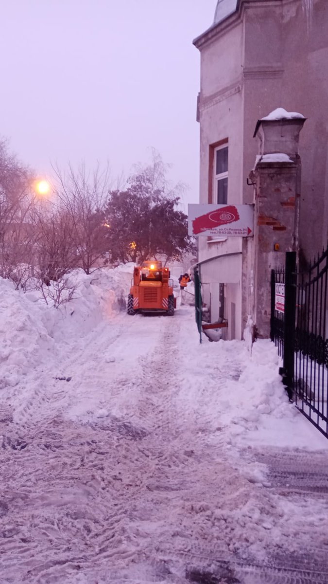 <a href="/AdmSamRna/">Администрация Самарского внутригородского района</a> <a href="/SODEDDS/">СОД ЕДДС</a> <a href="/SamaraProk/">Прокуратура Сам.обл.</a> <a href="/SamMobilePriem/">Мобильная приемная Губернатора Самарской области</a> <a href="/D_Azaroff/">Дмитрий Азаров</a> <a href="/E_Lapushkina/">Елена Лапушкина</a> <a href="/mUtSrj27RhzqePk/">ООО "Экомед"</a> <a href="/MPZHILSERVIS/">МП г.о. Самара"Жилсервис"</a> Уборка снега по ул. Степана Разина 92 идёт полным ходом!
Начато поздно вечером и заканчивается с восходом солнца! Большое Вам спасибо!!!
Спасибо рабочим и руководителям.