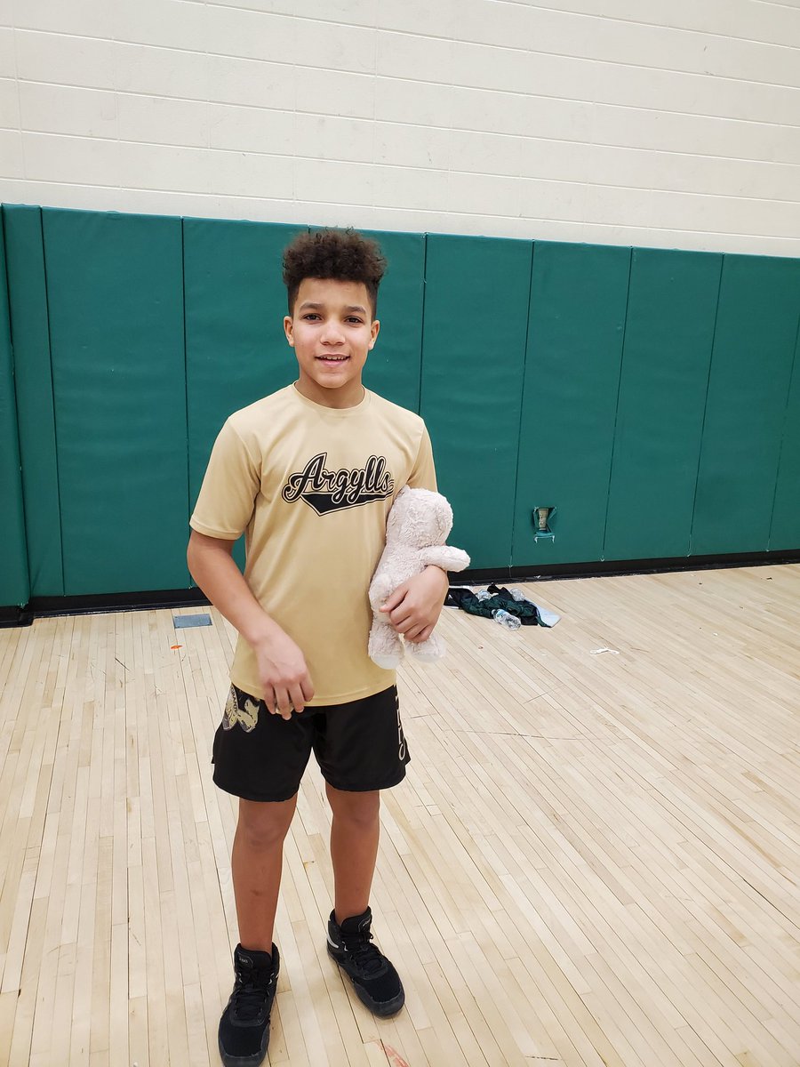 Player of the week O.J. Blackwell.
Went 2-0 tonight, showed great sportsmanship tonight. Job well done! Also pictured Lucky the team Mascot. #wearemg #mgusc_eagles #mgusc_goblins