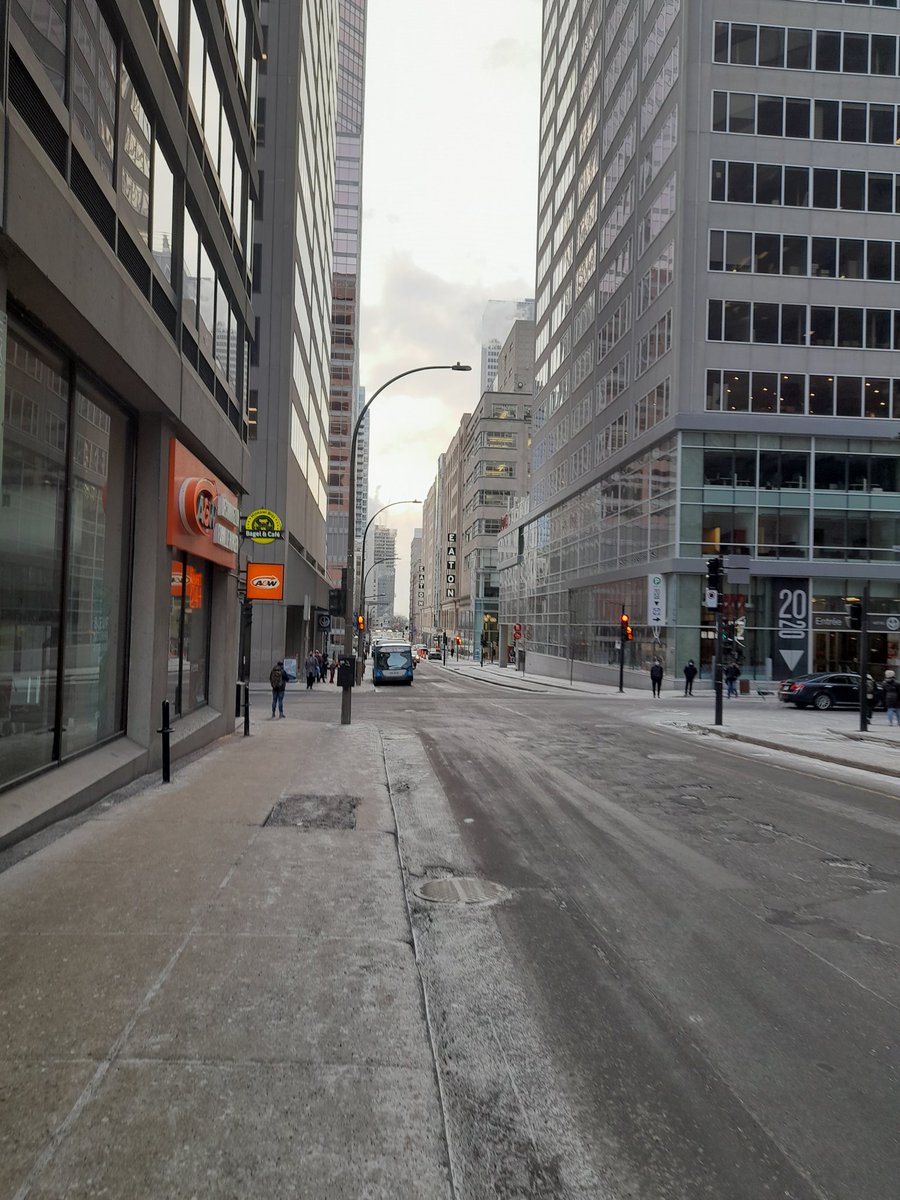 Montreal, a somewhat megalomaniac metropolis; open to the world, avant-garde, welcoming, a gigantic and majestic behemoth, rich in culture and initiative, its sprawling streets are empty in winter and teeming with thousands of people in other seasons.