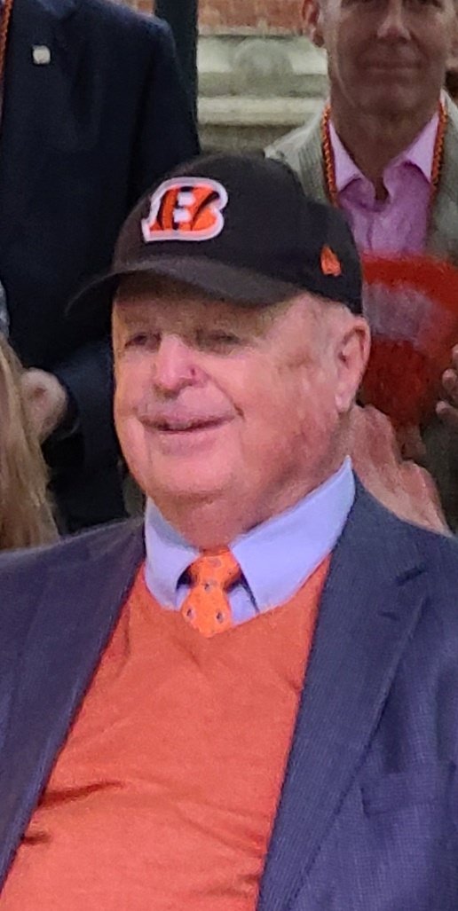 SirBoywonder513's tweet photo. In One Year, Mike Brown Went From Lowsy, Cheap, Loser Owner To... Decent, Cheered Winning Owner. What A Turnaround. Please Keep It Up.
#ThankYouMikeBrown
#RuleTheJungle
#WhoDey
#LetsWinItAll https://t.co/93LPbJzsvs