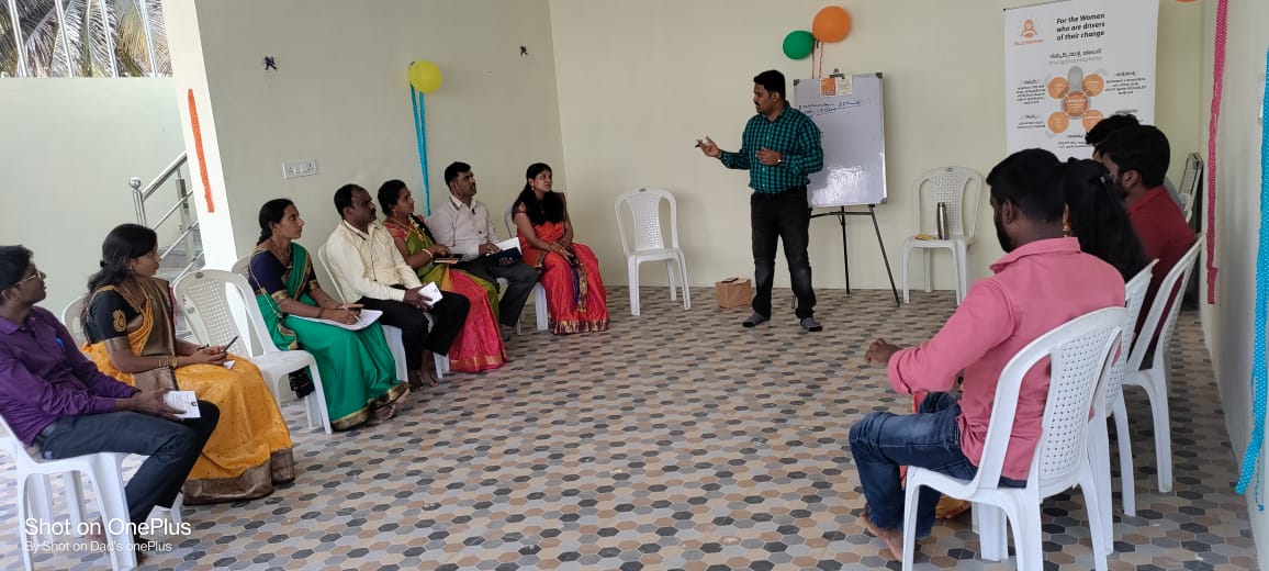 VenkateshGS64's tweet photo. @SelfShakti New branch office opening ceremony at Ramanagara district,  Karnataka, India. 
#BuzzIndia 

All the best Ramanagara district team. #womenleaders #womenentrepreneurs #financialindependence https://t.co/xVCPEycfV7
