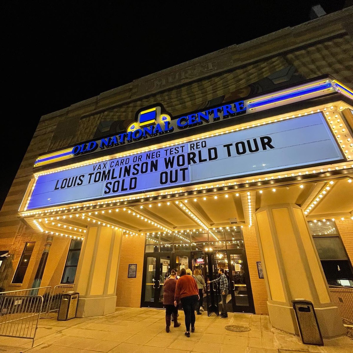 OldNatlCentre's tweet photo. “We Made It!” We are ready for tonight’s SOLD OUT show with @Louis_Tomlinson! ❤️ https://t.co/A2sCMJ2wSy