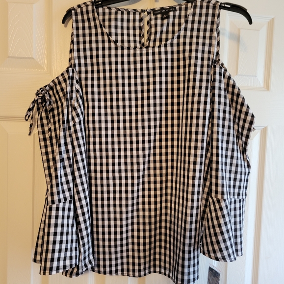 ShonelleBest's tweet photo. So good I had to share! Check out all the items I'm loving on @Poshmarkapp from @baerreg #poshmark #fashion #style #shopmycloset #worthington #signaturestudio: https://t.co/DsK3xR2wZc https://t.co/A7tT128F5x