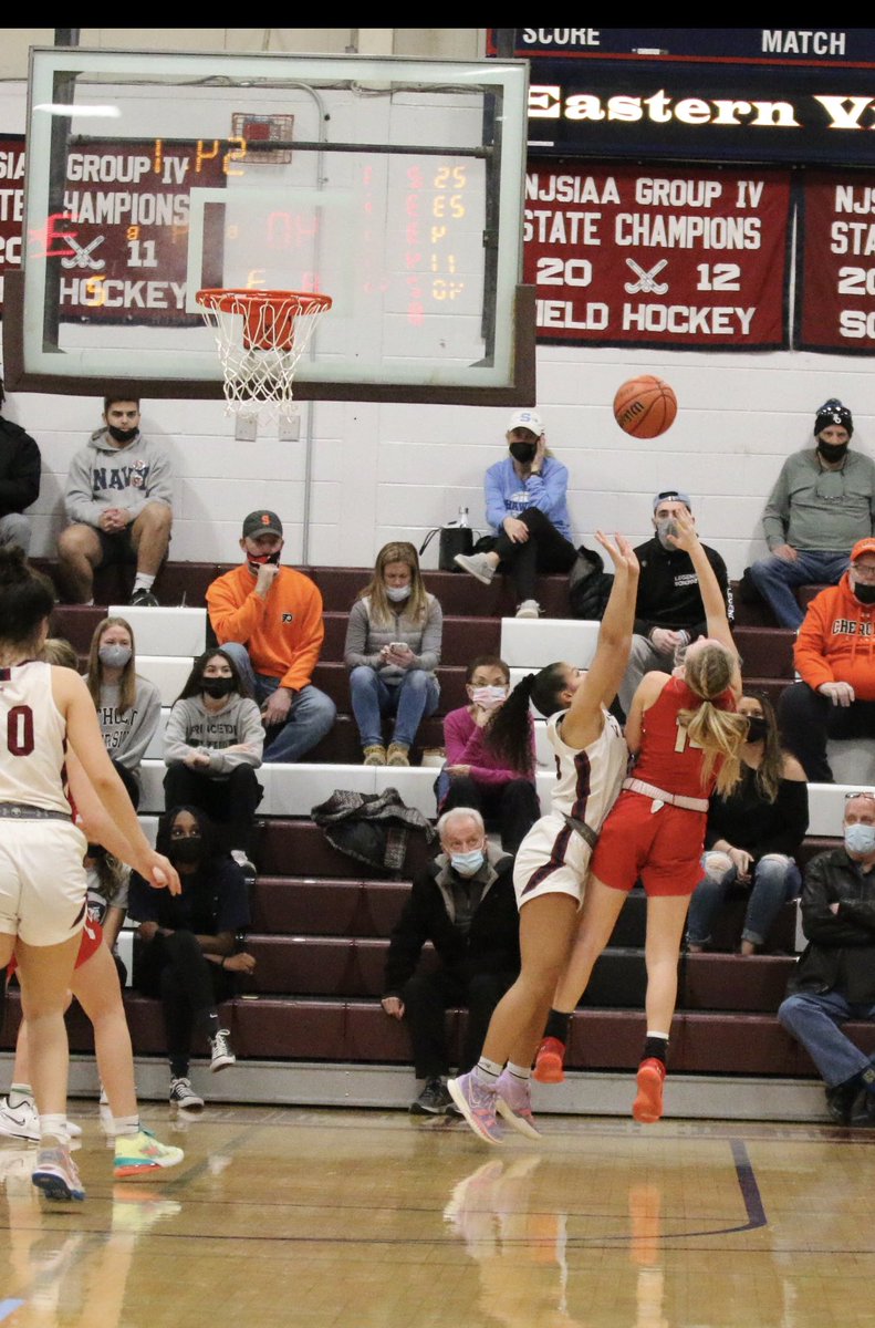 Game winner vs Eastern! Nice finish <a href="/kaitlynkingg8/">Kaitlyn King</a>!! <a href="/Lenapegirlshoop/">Lenape Girls Basketball</a> <a href="/LenapeAthletics/">Lenape Athletics</a> <a href="/Thesjibt/">THE SJIBT SCORES</a> photo creds-TruScreen Productions