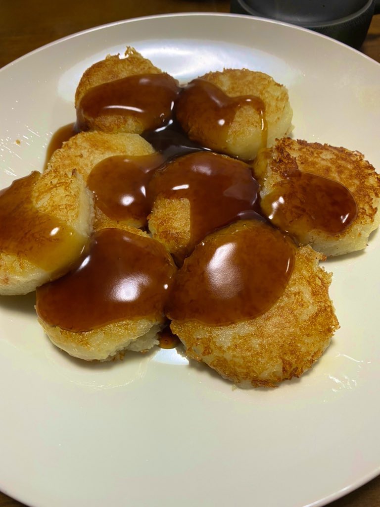 Moe サンブレ中 ポケモンアルセウスやってたら いももち食べたくなったから作った 美味しかった いつも通り写真は下手どす いももち自体は知ってたけどアルセウスやるまでは北海道の郷土料理という事を知らなかったよ 因みにマラサダもポケモンで知っ