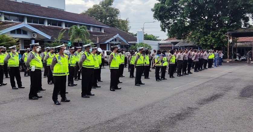 perhubunganjtg's tweet photo. Apel Persiapan Rencana Aksi Damai/Demo Aliansi Pengemudi Independent terkait Over Dimensi Over Loading di Kantor Dinas Perhubungan Provinsi Jawa Tengah 
@ganjarpranowo 
@TajYasinMZ 
@kominfo
@provjateng 
@Dishubkotasmg 
@BPTD_JATENGDIY 
@DivHumas_Polri https://t.co/Jea11sJKsN