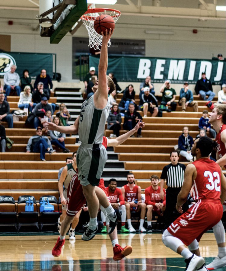 Heidilandwehr1's tweet photo. Cody made awesome friendships with teammates over the past 4 years that will last a lifetime.  Senior year came too fast.  This part of our lives is over, but so excited for your future career! Always a Beaver! https://t.co/u2tcV9IIux