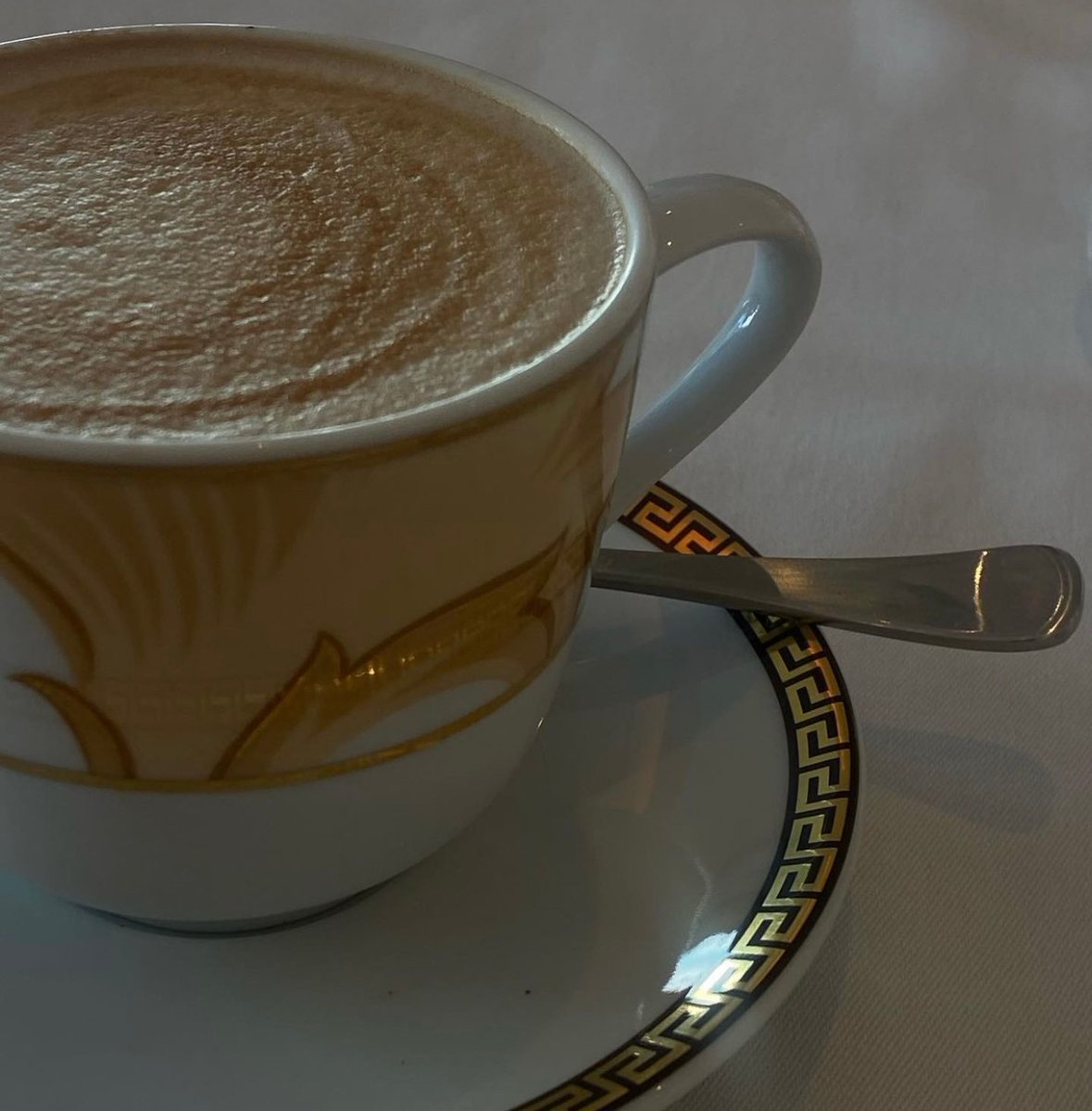 But first, coffee. 

📷 : @__lilybrown

#PalazzoVersace #LivingPalazzoVersace