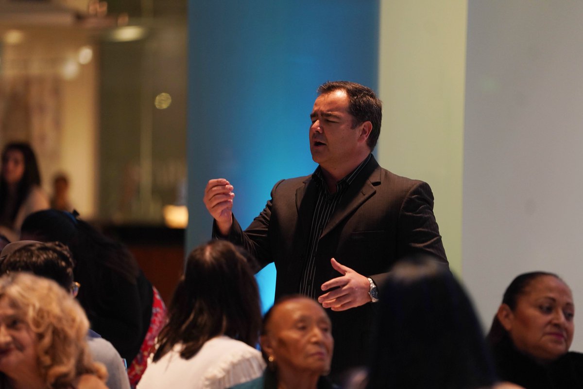 AwBcorporation's tweet photo. The AWB appreciates the magnificent participation of: Rodolfo Cuevas in the VISIBLE SOUNDS event in which he delighted us with his double performance, accompanied by the excellent pianist Luis Herman and the mariachi Estrellas de México.

https://t.co/4RfM6qGOtq https://t.co/IoVb0Irbrj