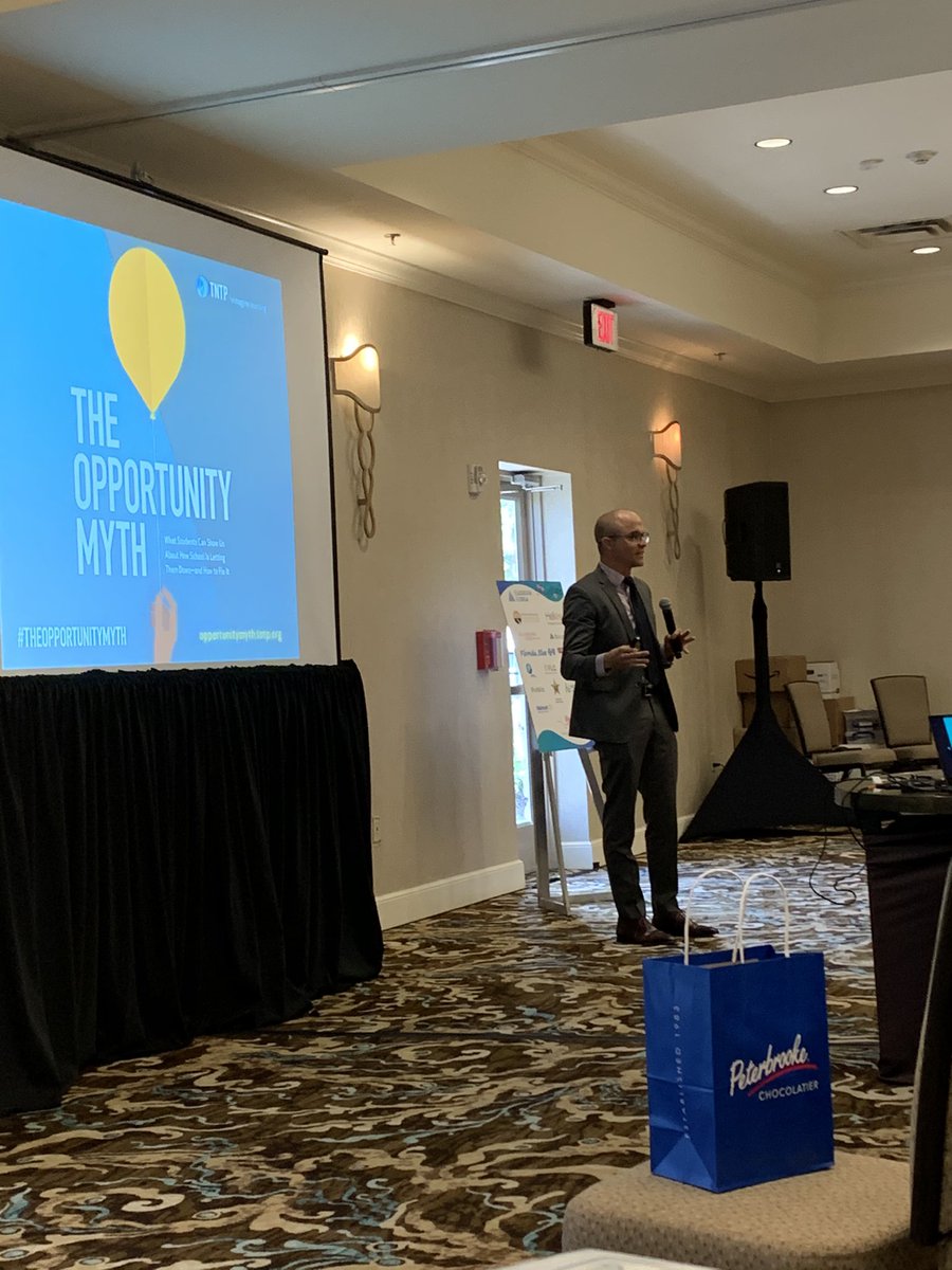 CorettaHillJax's tweet image. My Leadership Florida class is in #DUUUVAL for three days finishing our final session until we become official at the annual meeting. Day 1 has been inspiring and a little bananas with this crew!  #EducationClass6