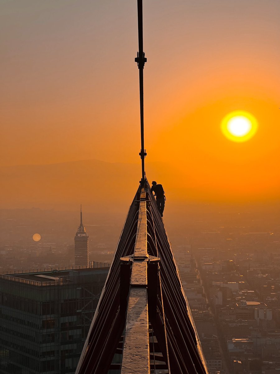 Sunrise above Mexico City from the tallest crane in the country. 

This is the first photo from a recent trip. Tomorrow we will start to work on all footage we got from Mexico, and you can expect some pretty awesome pictures and videos soon.