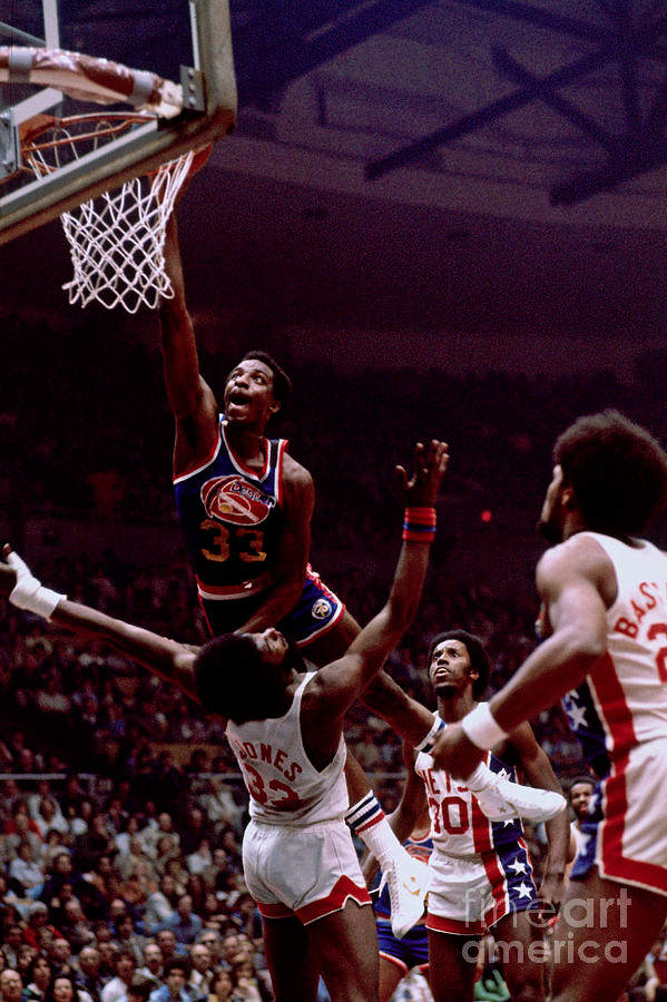 retro_70s's tweet photo. David Thompson didn't really care who was in front of him, he was going up anyways https://t.co/QcmkogrGOz