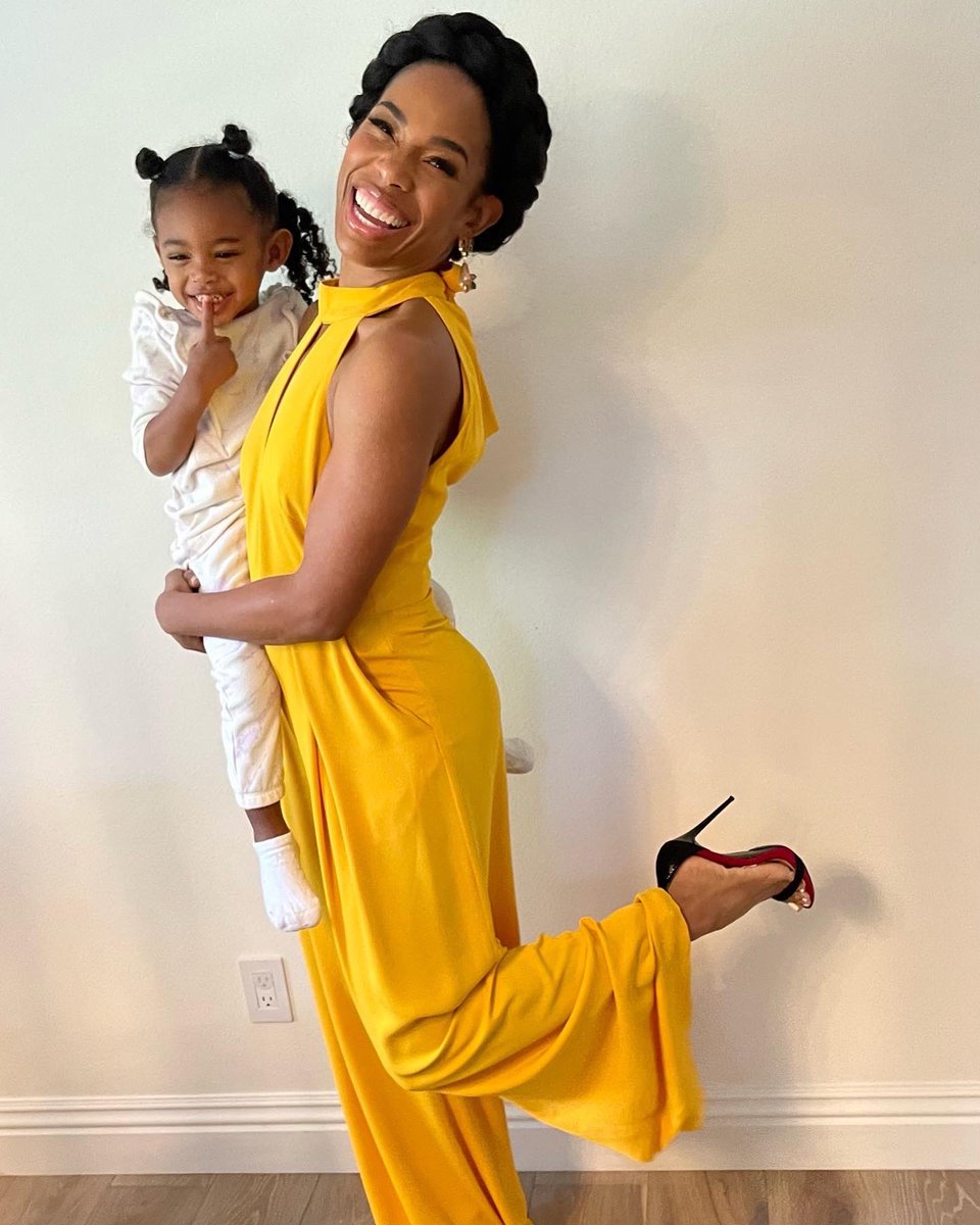 luvangelalewis's tweet photo. Hair: #hairbyashleynoel
Makeup: @TashaReikoBrown
Wardrobe: @styledbyambika
Jumpsuit: @KarenMillen #kruppgroup
Jewelry: #enricocuini @HarpersPr
Shoes: #adibaofficial @maisonpriveepr
#OOTD #BehindTheScenes #MediaTour #LuxeStyle #Fashion https://t.co/Ol9y0xvJu3