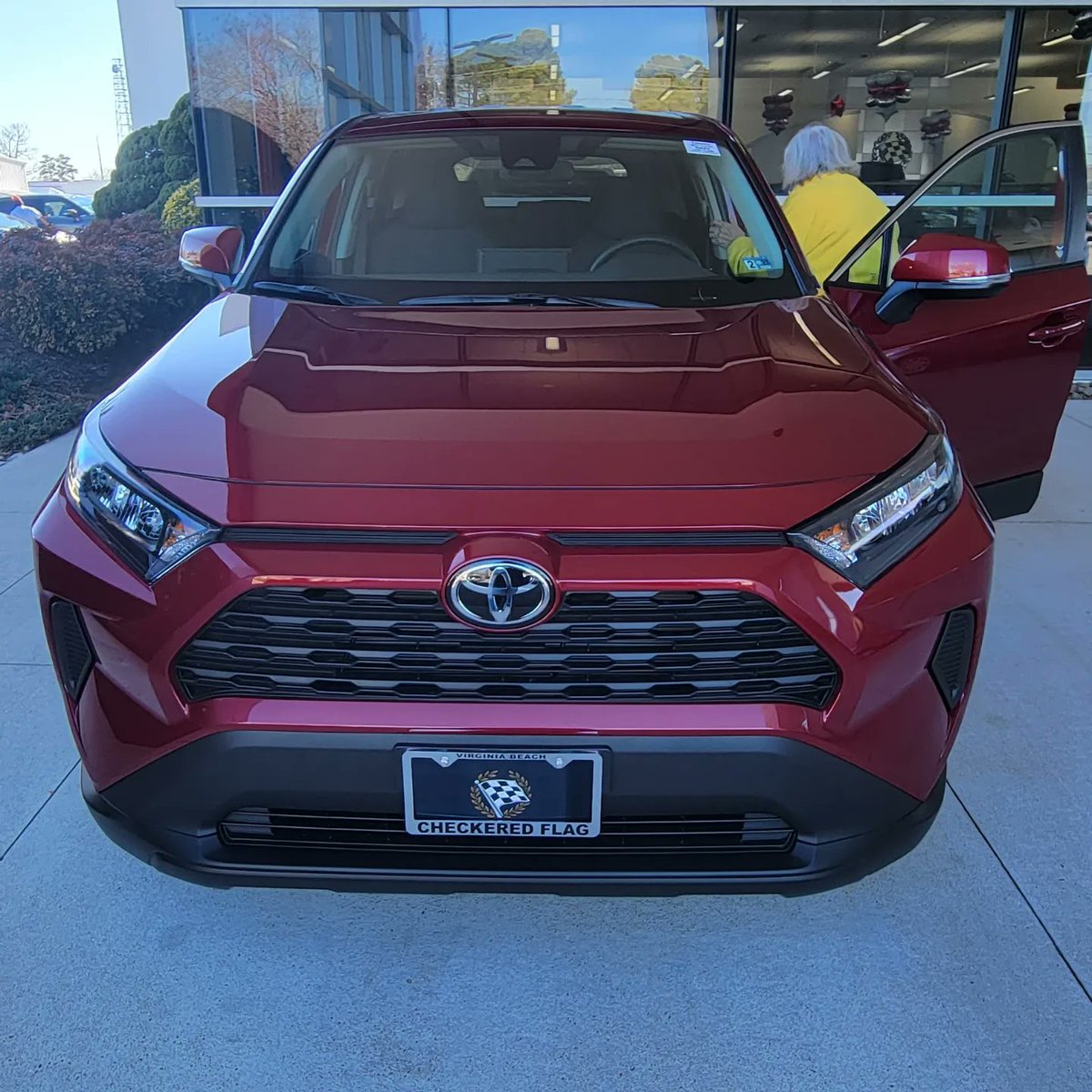 v_ronnie22's tweet photo. Isn't she beautiful??? My new ride!!
#toyota #rav4 #newcarsmell #loveher #yesmycarisagirl #imnotsurewhy https://t.co/PNOirH3oiU
